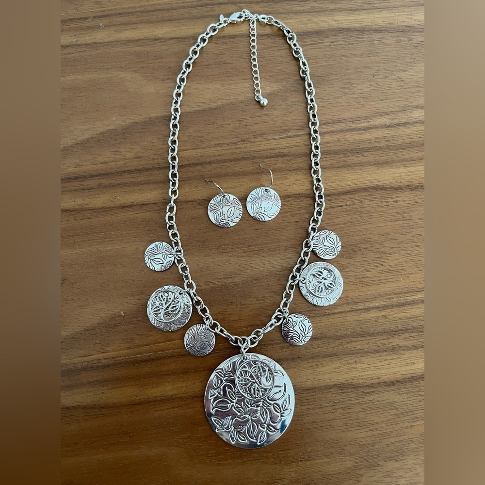 AVON Silver Tone Metal Botanical Matching Set Necklace Earrings Statement Boho